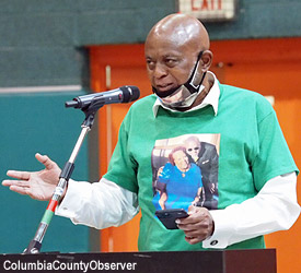 Glenel Bowden addresses the Lake City, City Council