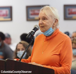 Faye Bowling Warren addresses the Council