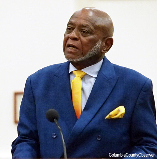 Glenel Bowden addresses the City Council