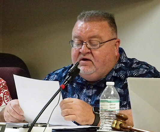 Councilman Lonnie Harrell reads his statement into the record.