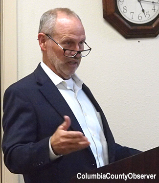 Mike New of Wodard & Curran, makes his presentation to the Town Council before it unanamiously approved the firm's contract.